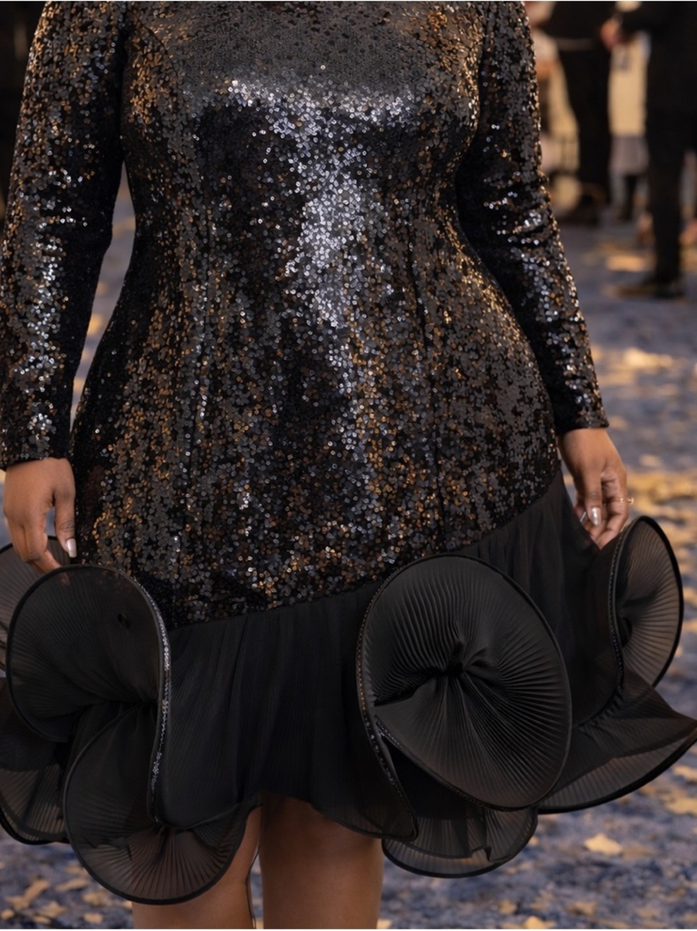 Saks Fifth Avenue Black Sequin and Mesh Twirl Pleat Formal Dress 2x/3x (see Meas - Picture 15 of 15